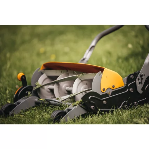 FISKARS StaySharp Max kézi fűnyíró