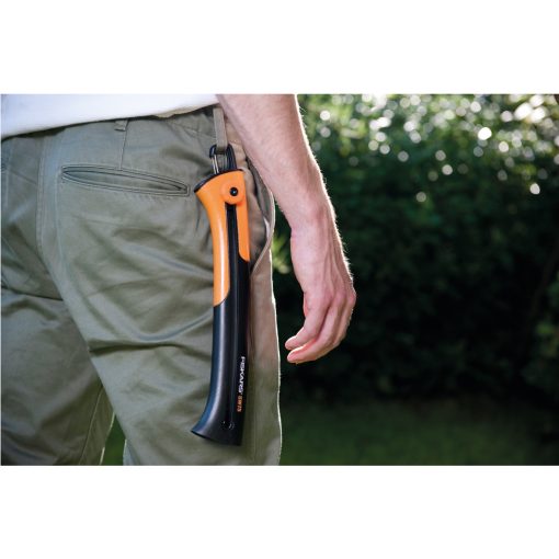 FISKARS Xtract hosszú kerti fűrész SW75