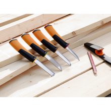 FISKARS Hardware kés épületgépészeti munkákhoz, tokba épített élezővel
