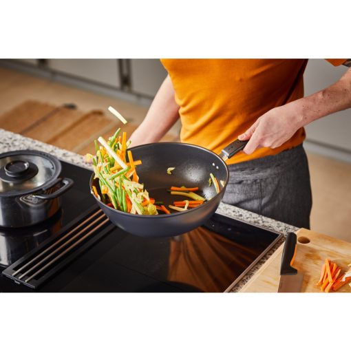 FISKARS Functional Form wok (28 cm) teflon bevonattal