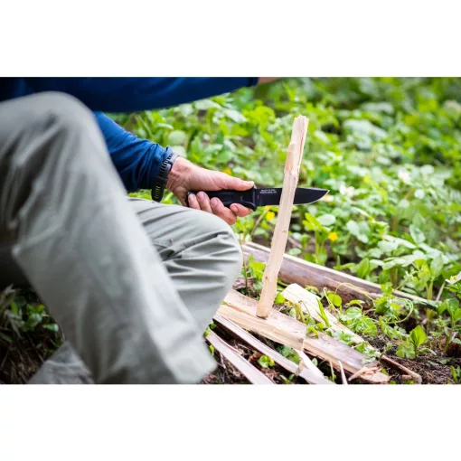GERBER Strongarm taktikai tőr, félig fogazott pengével, fekete