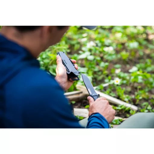 GERBER Strongarm taktikai tőr, sima élű pengével, fekete