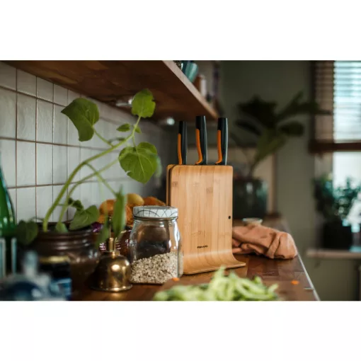 FISKARS Functional Form késkészlet, 3 késsel, bambusz blokkban
