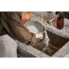 FISKARS All Steel wok serpenyő, ceratec bevonattal