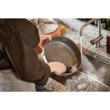 FISKARS All Steel sütőedény (28 cm) ceratec bevonattal