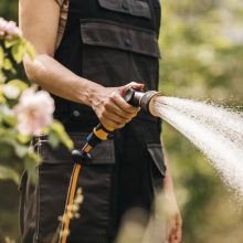 FISKARS Comfort 3 funkciós öntözőfej, hüvelykujj vezérlés