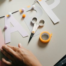 FISKARS Tapadásmentes varróolló (13 cm)