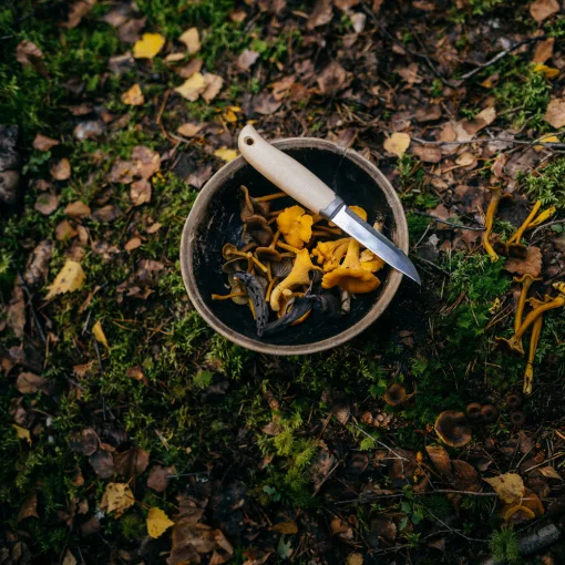 FISKARS Norden outdoor kés, bőr tokkal