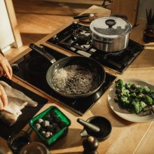 FISKARS Functional Form lábas, fedővel (3 liter)