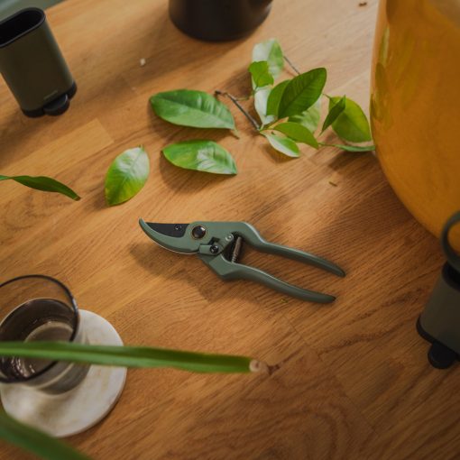 FISKARS Urban Gardening metszolló, tárolóval