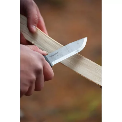 MORAKNIV Garberg (S) tőr, tokkal + Survival Kit tűzgyújtó készlet, fekete