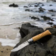 OPINEL Tradition Luxe No.08 (S) zsebkés, oliva, bőr tokkal, díszdobozban