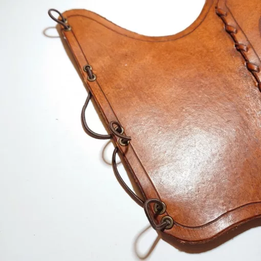 Váci - Nagy vésett alkarvédő – Szkíta turul