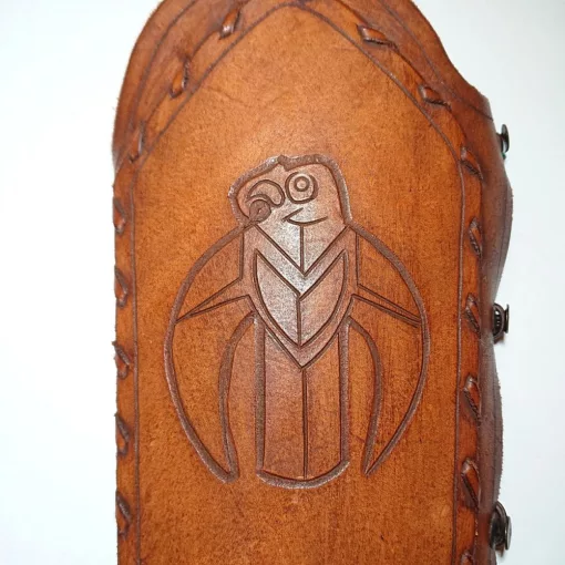 Váci - Nagy vésett alkarvédő – Szkíta turul