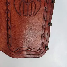 Váci - Nagy vésett alkarvédő – Szkíta turul